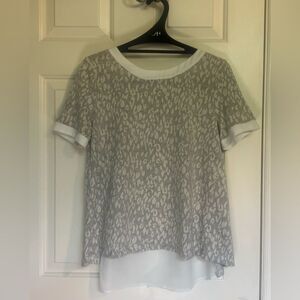 Pleione Gray and White Top Sz Small